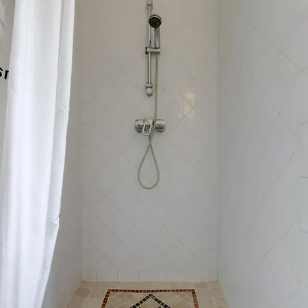 114- Harmonia, 4chambres, Piscine, Clim דירה