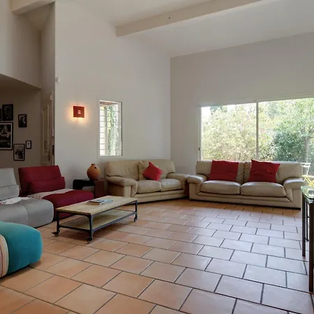 114- Harmonia, 4chambres, Piscine, Clim דירה